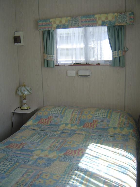 Kangerong Holiday Park Red Hill South Room photo