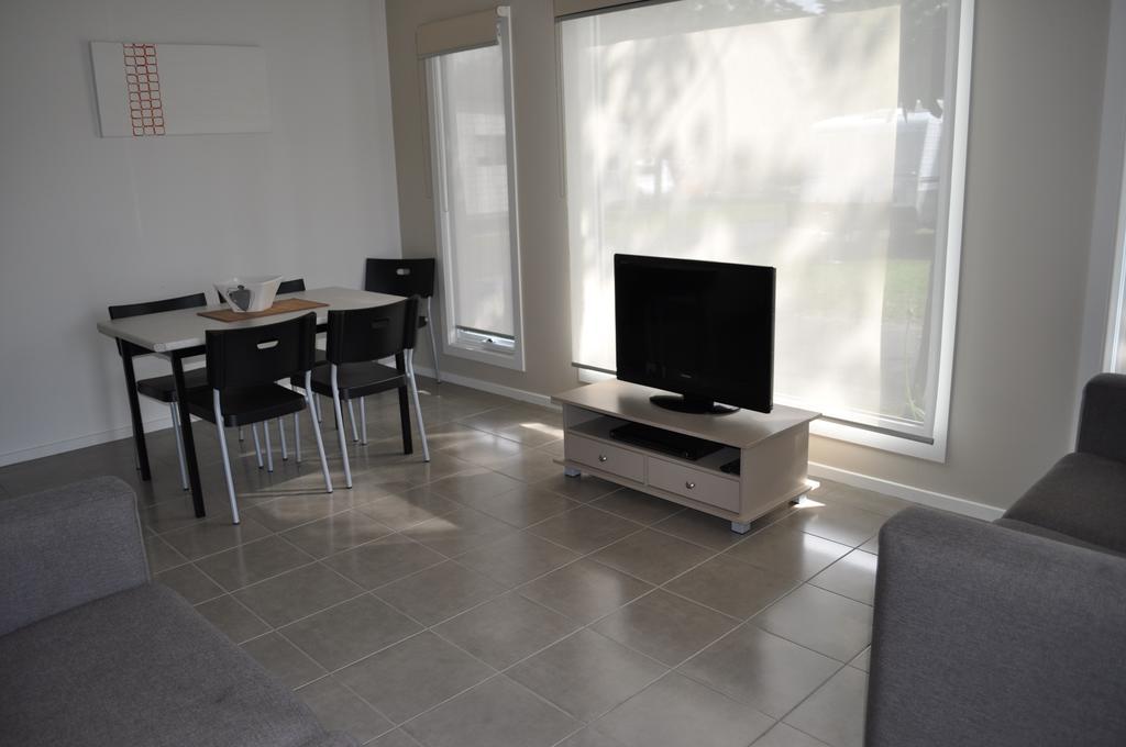 Kangerong Holiday Park Red Hill South Room photo